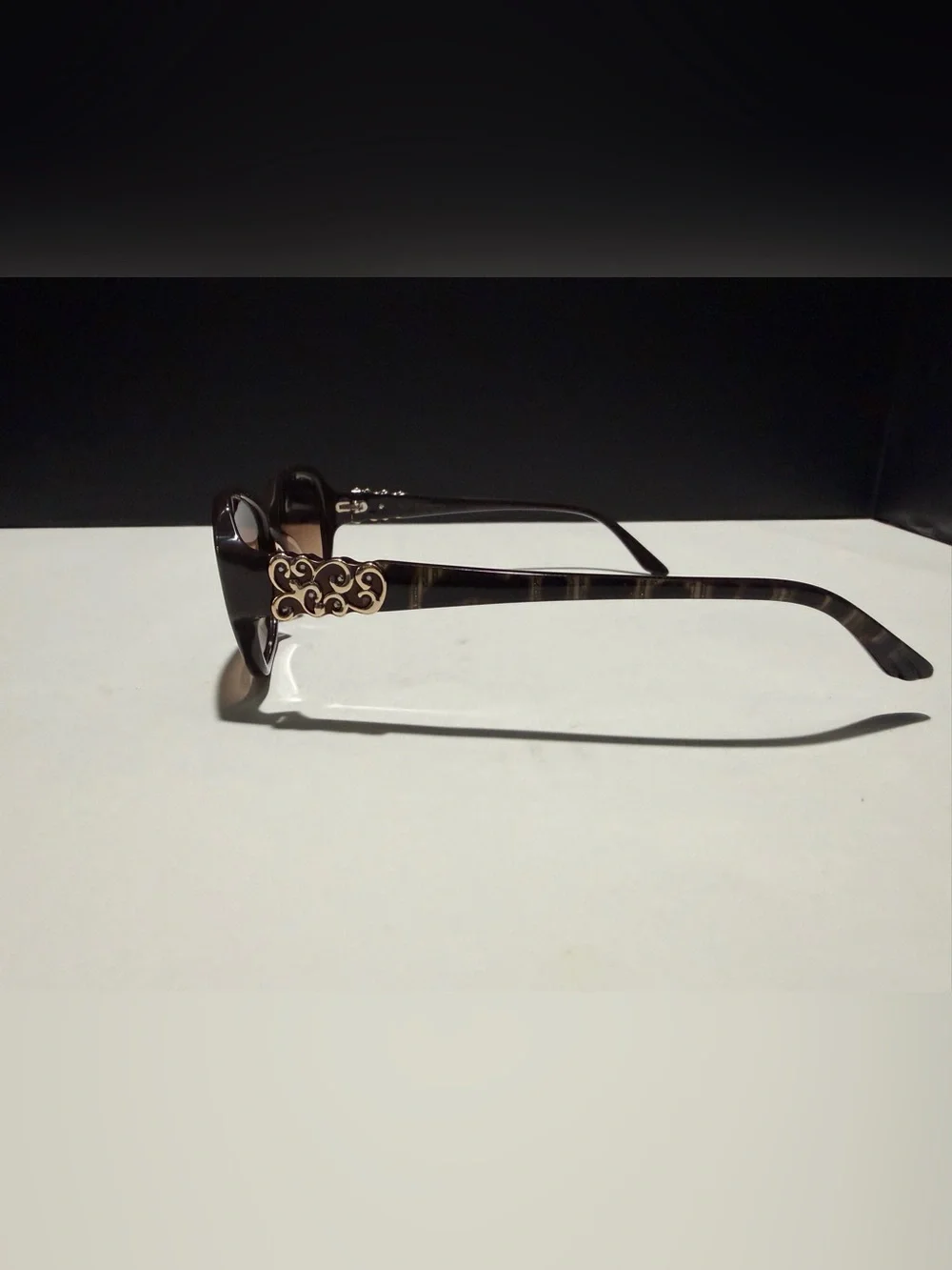 Dana‎ Buchman Brown Gradient Frame Sunglasses with Case